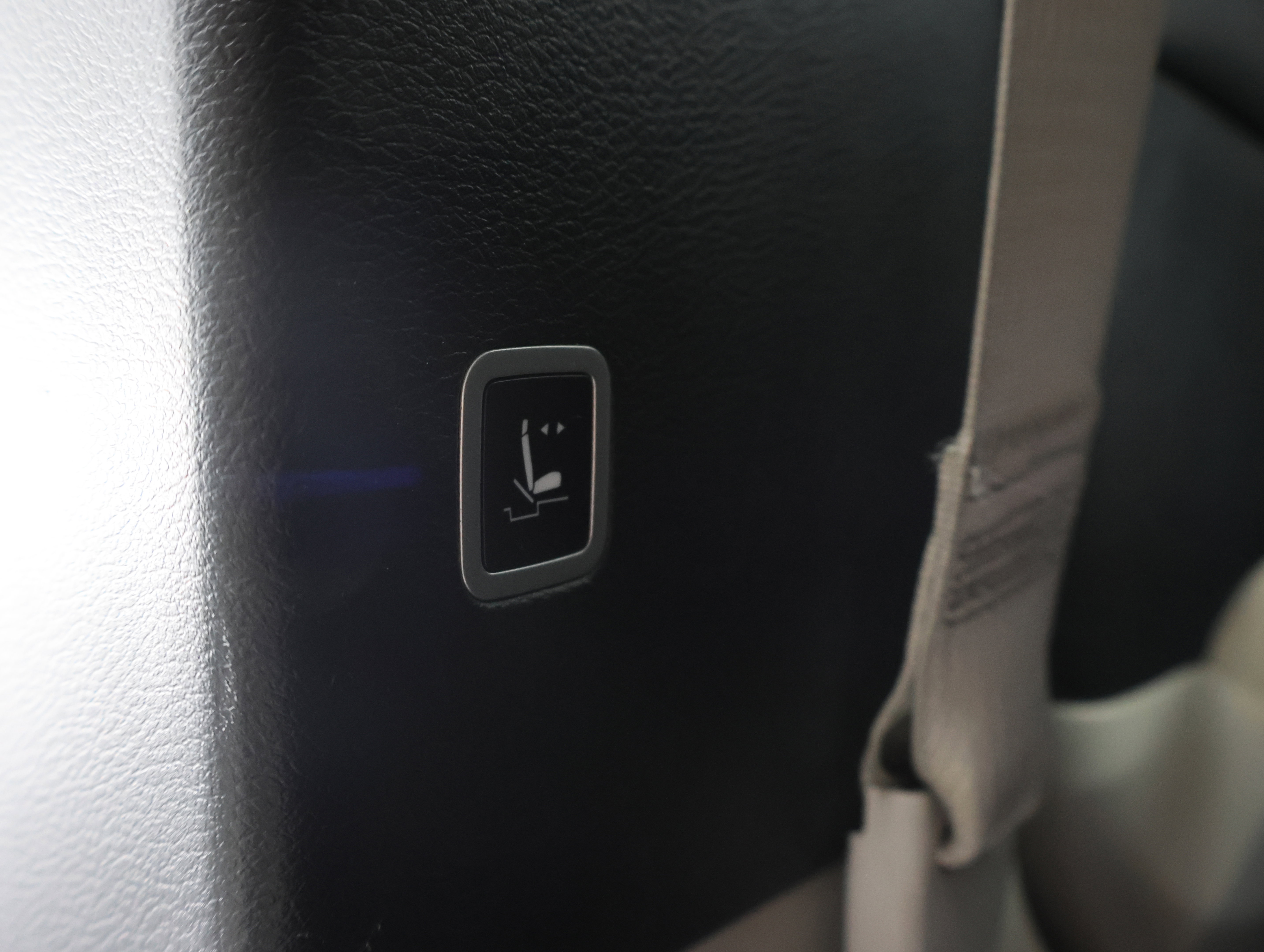 Used 2024 Chrysler Pacifica Touring-L image 39