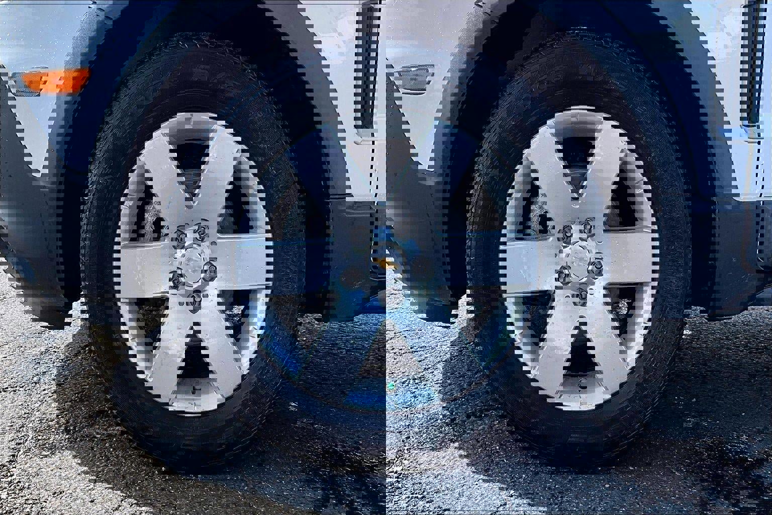 Used 2012 Chevrolet Captiva Sport LS FWD image 2