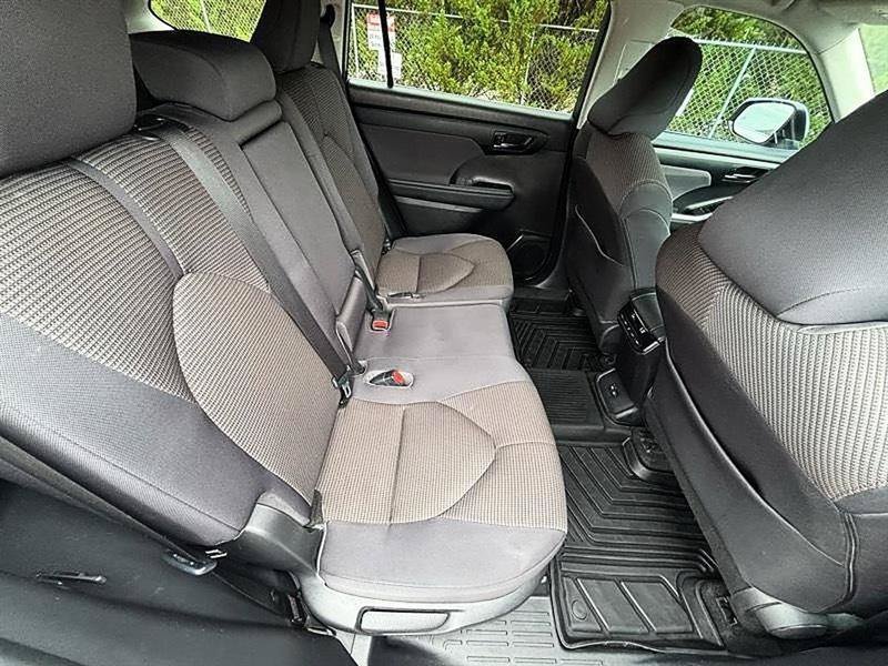 Used 2023 Toyota Highlander LE FWD image 45