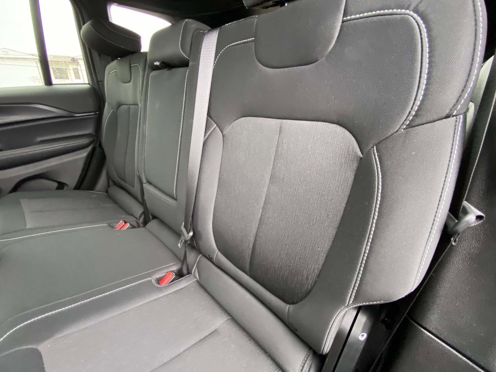 Certified 2024 Jeep Grand Cherokee Laredo image 20