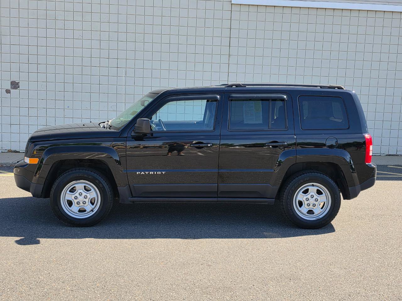 Used 2016 Jeep Patriot Sport w/ Power Value Group AWD/4WD image 4