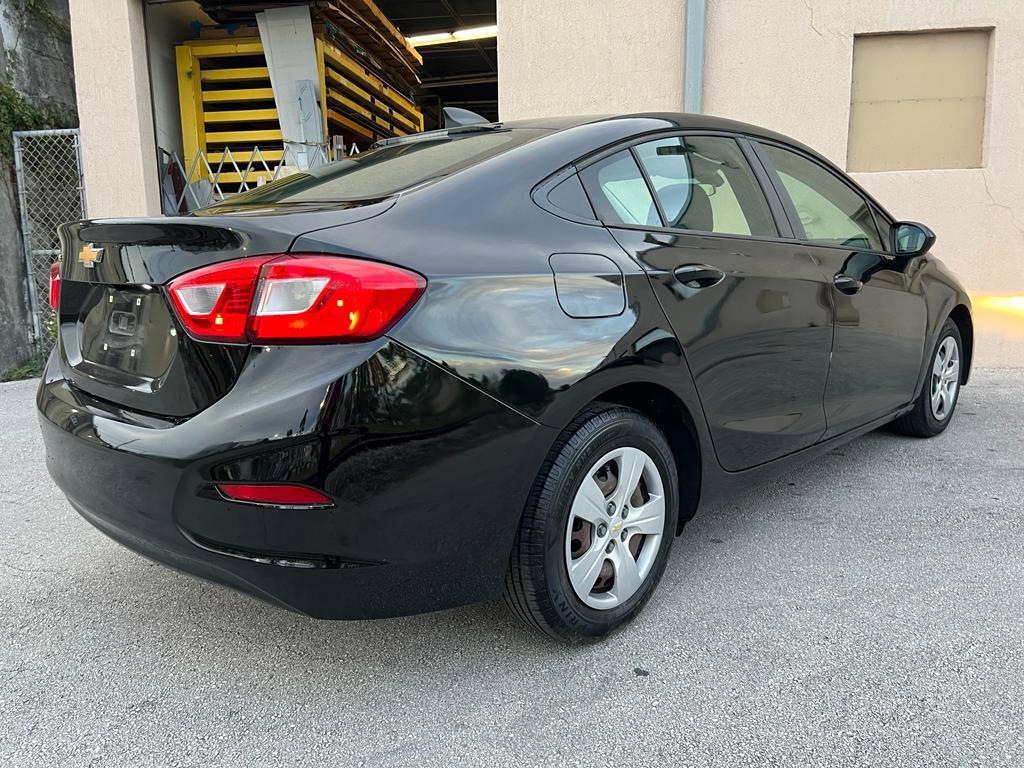 Used 2018 Chevrolet Cruze LS image 2