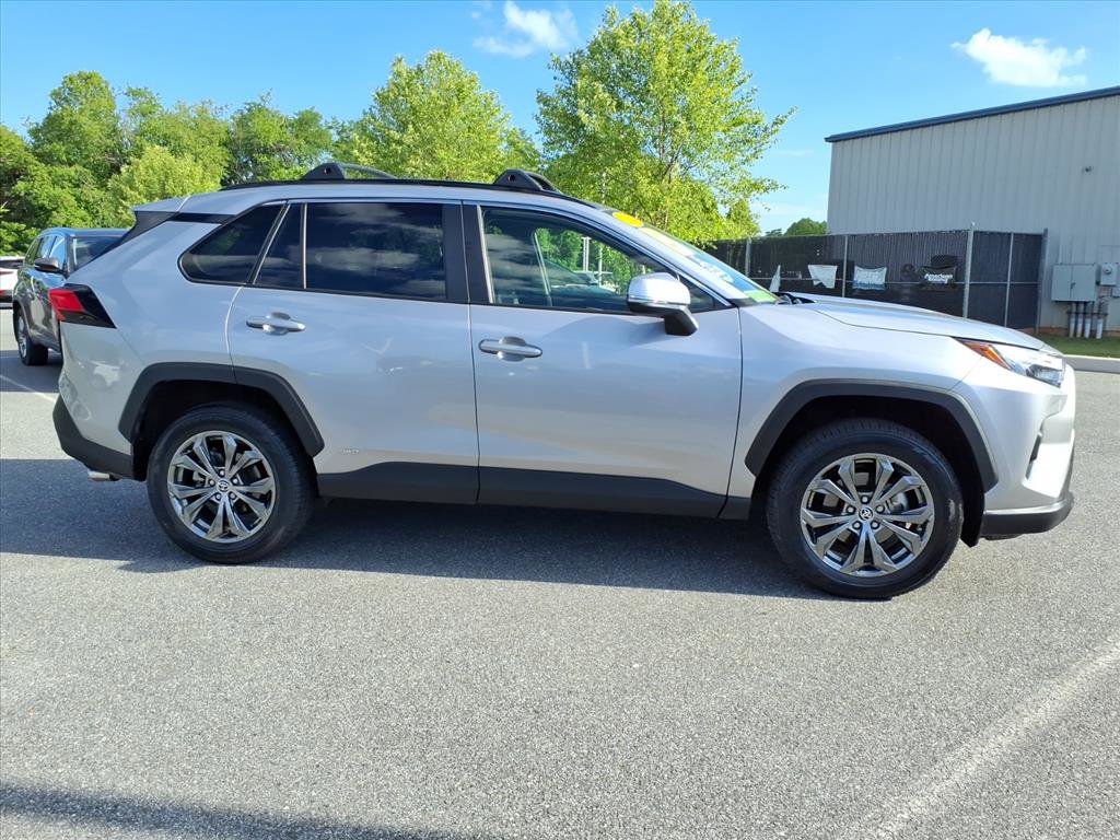 Used 2022 Toyota RAV4 XLE Premium AWD/4WD image 3