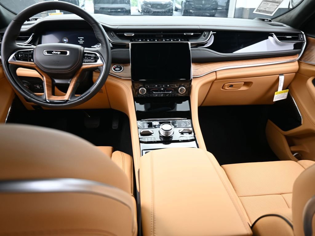 New 2025 Jeep Grand Cherokee Summit image 32