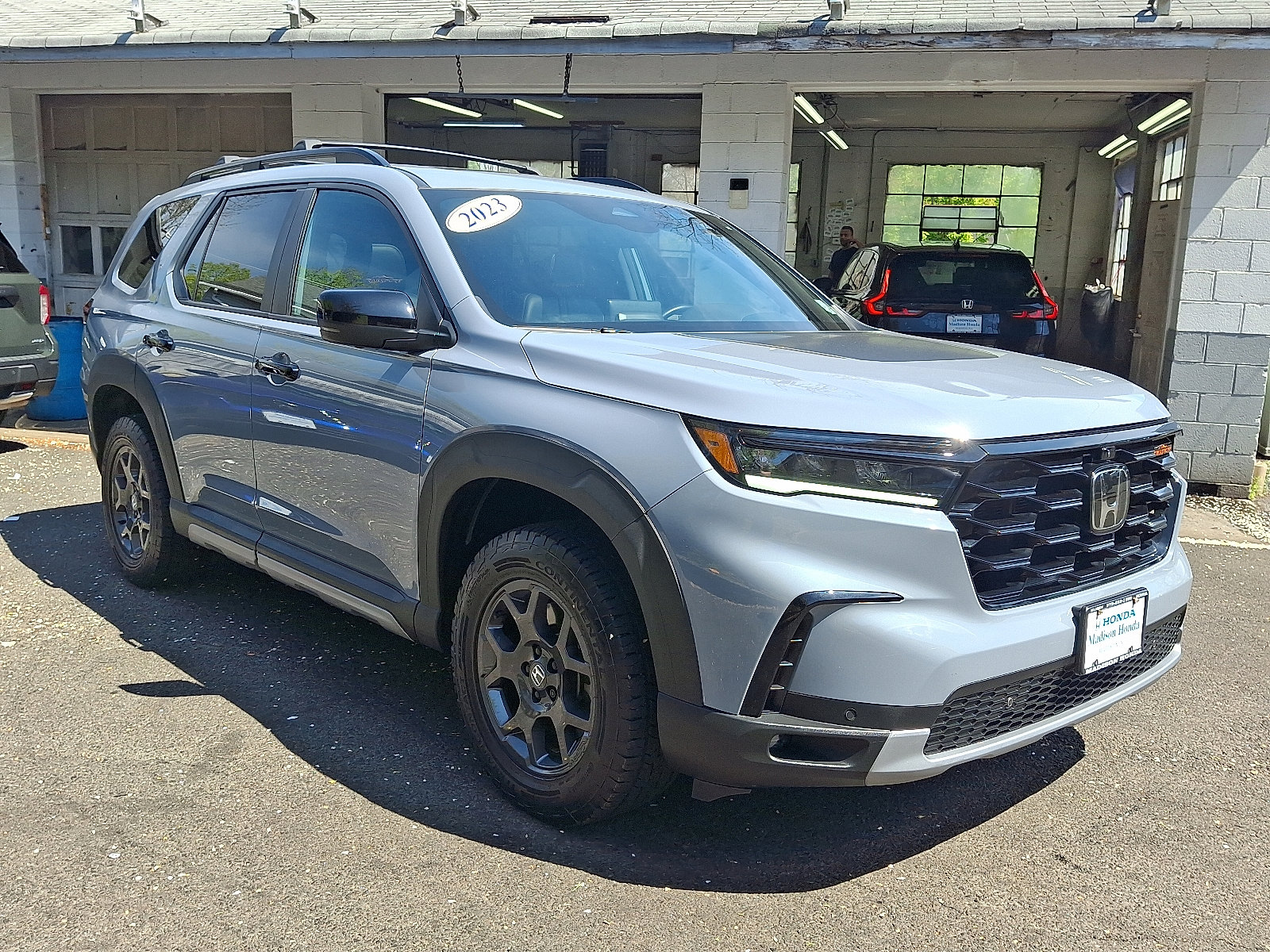 Used 2023 Honda Pilot TrailSport image 6