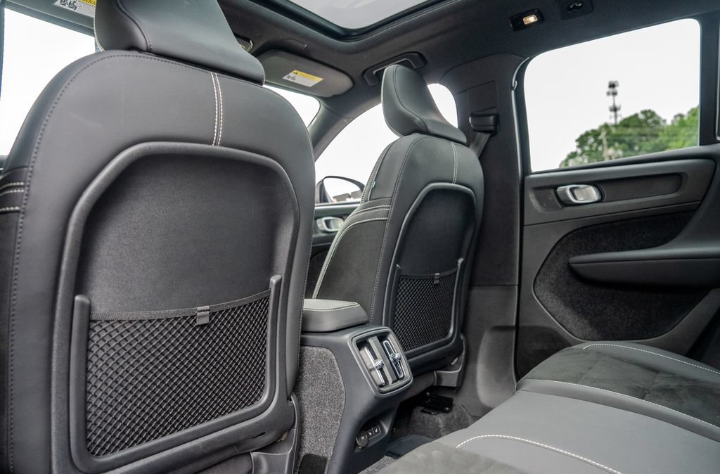 Used 2025 Volvo XC40 B5 Plus AWD/4WD image 21