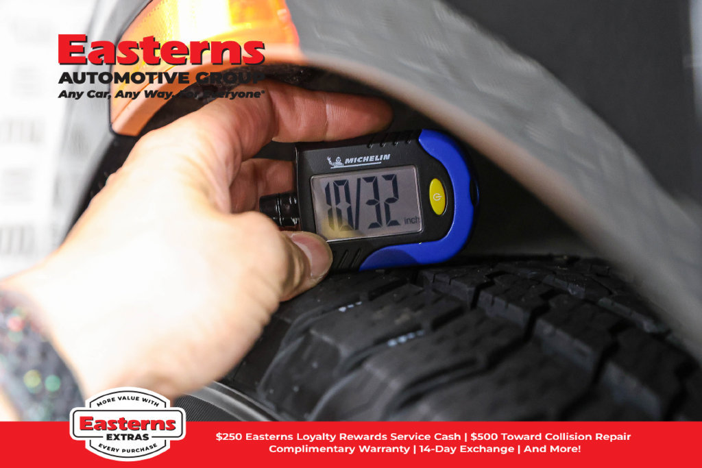 Used 2023 Chrysler Pacifica Touring-L FWD image 29