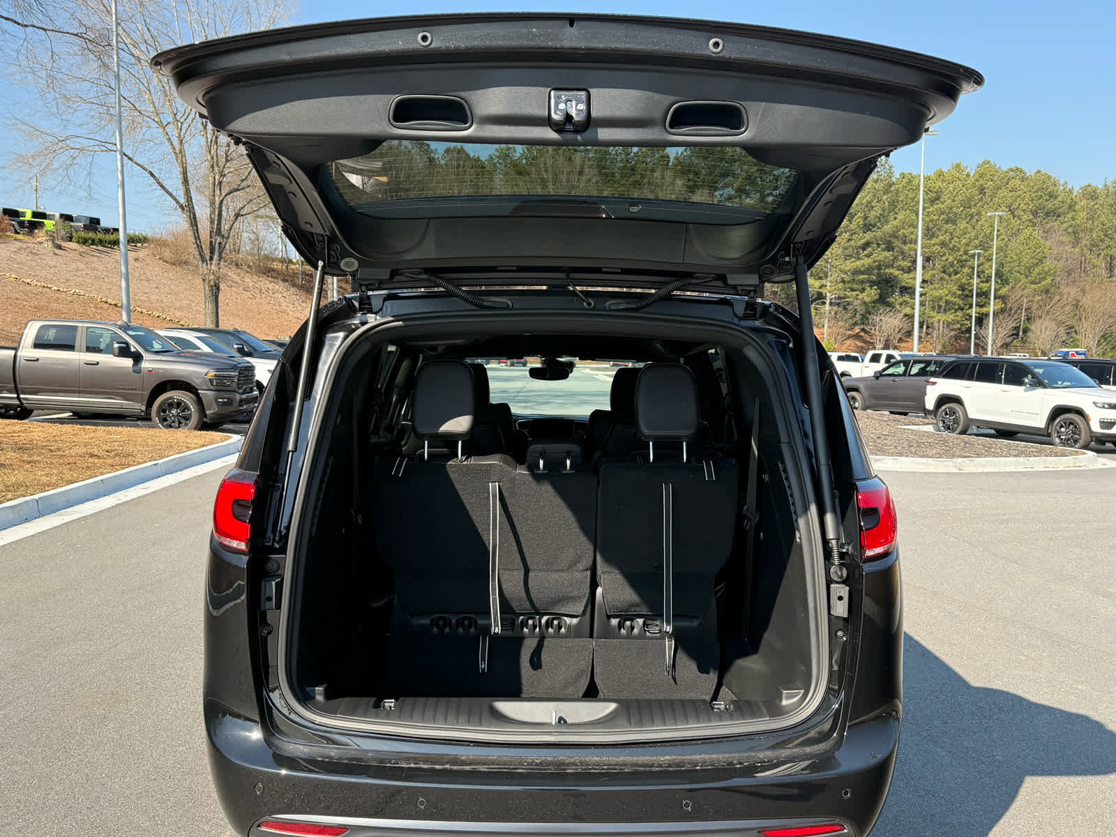 New 2026 Chrysler Pacifica Select w/ S Appearance Package image 31