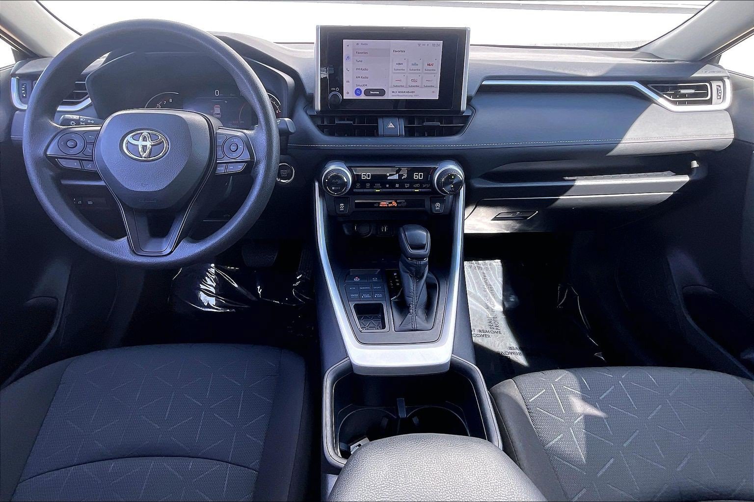Used 2025 Toyota RAV4 XLE AWD/4WD image 19