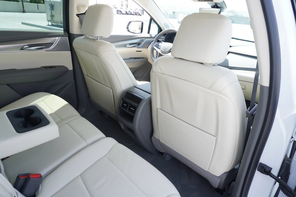 Certified 2024 Cadillac XT5 Premium Luxury w/ Technology Package FWD image 10