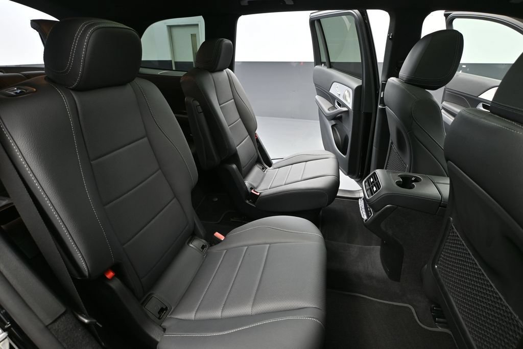 Used 2026 Mercedes-Benz GLS 450 4MATIC image 43