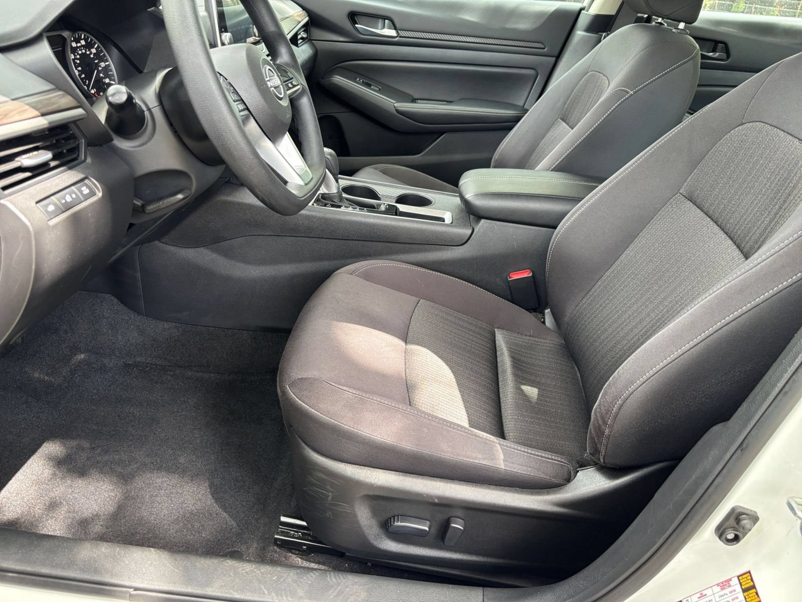 Used 2025 Nissan Altima 2.5 SV FWD image 22