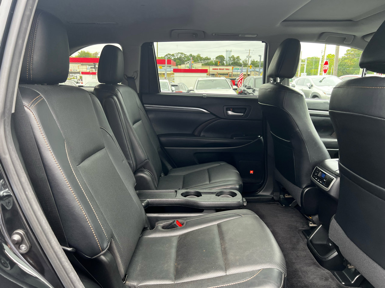 Used 2017 Toyota Highlander Limited image 27