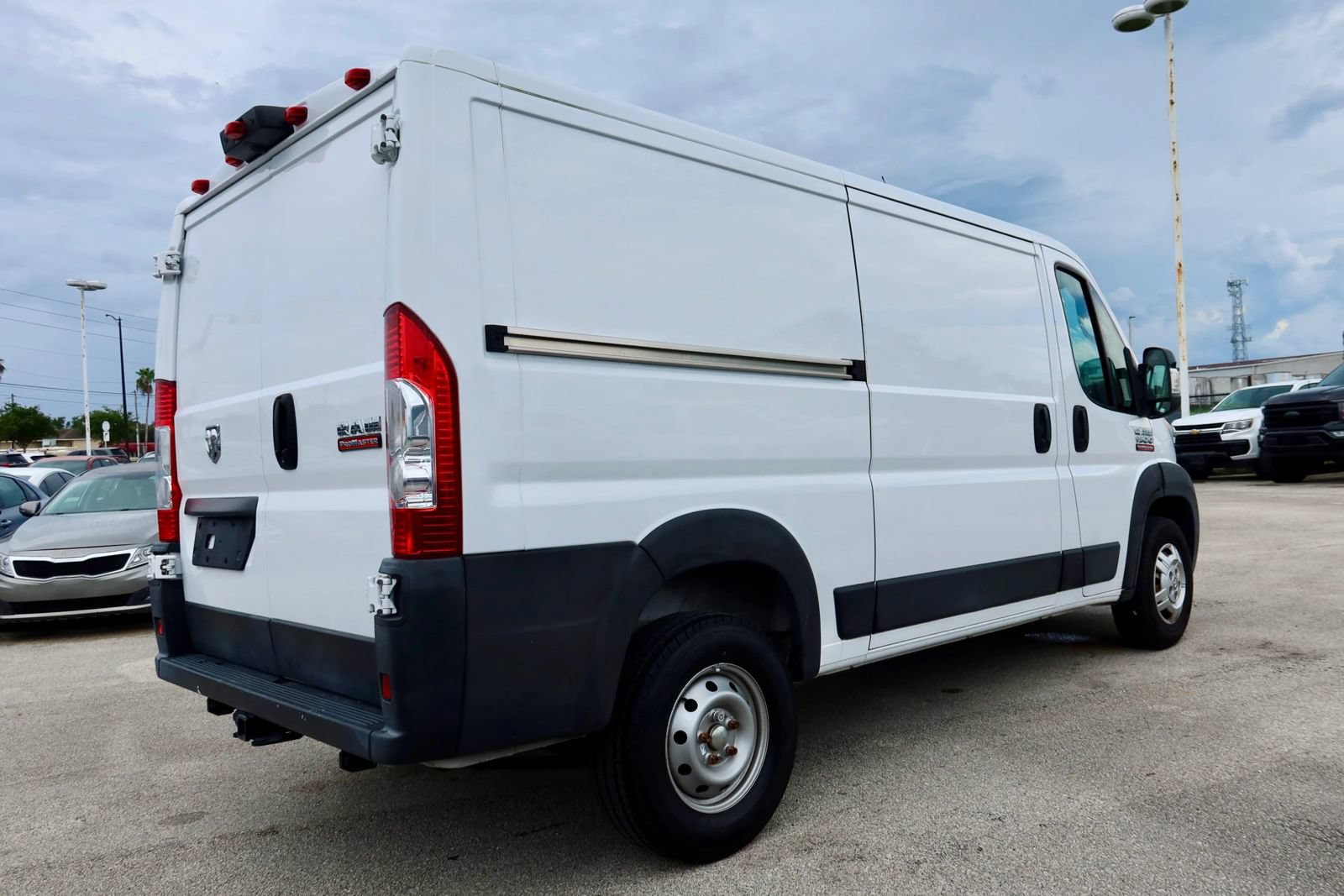 Used 2021 RAM ProMaster 1500 w/ Convenience Group FWD image 2