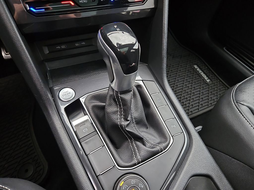 Certified 2022 Volkswagen Tiguan SE R-Line image 16