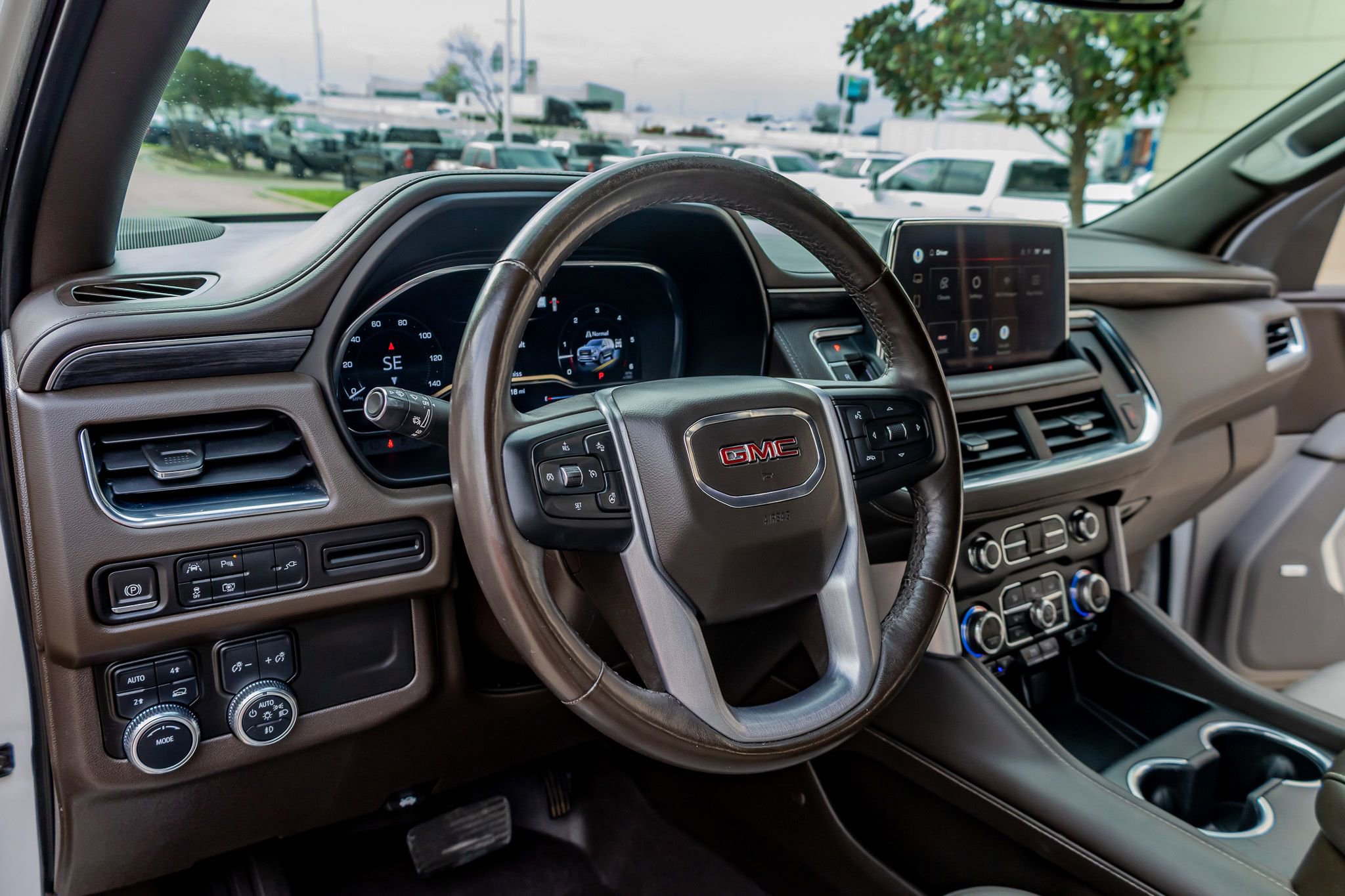 Used 2022 GMC Yukon XL SLT w/ SLT Luxury Package AWD/4WD image 13
