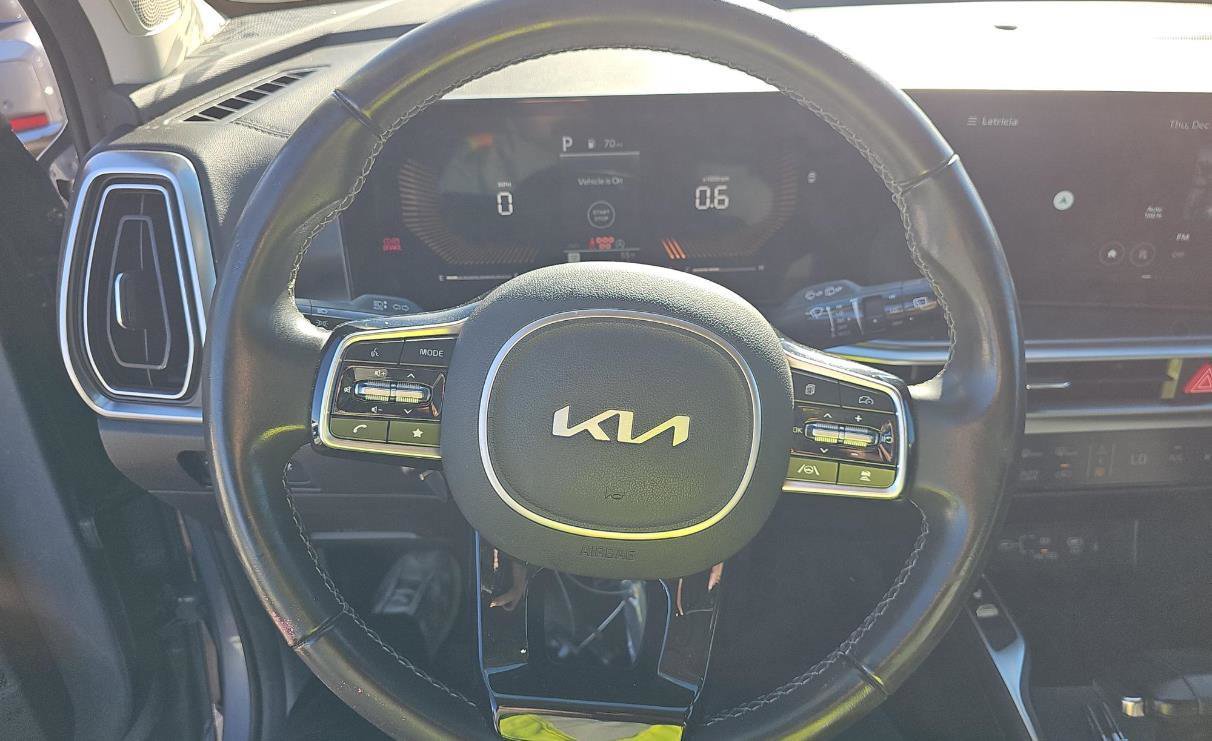 Used 2025 Kia Sorento S w/ Panoramic Sunroof Package image 4