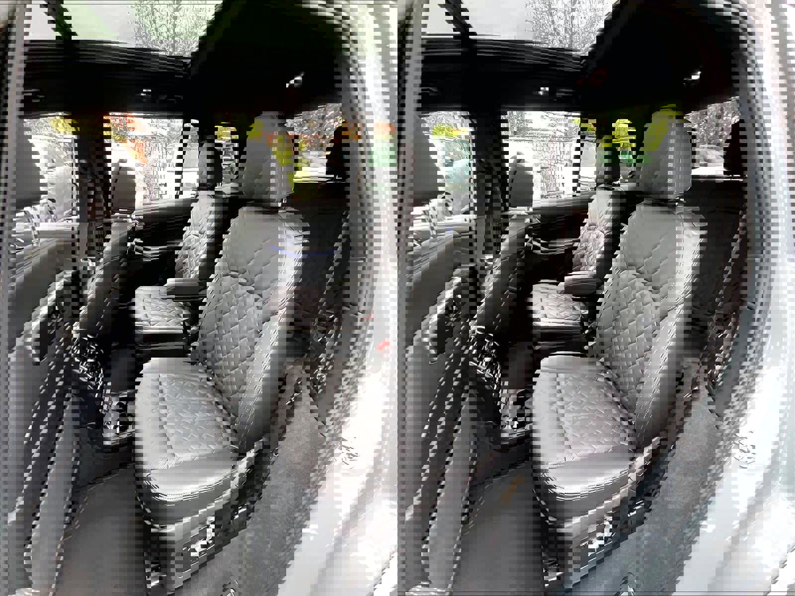 Used 2023 BMW X7 xDrive40i w/ M Sport Package image 28