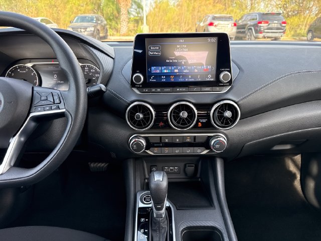 Used 2025 Nissan Sentra SV FWD image 18