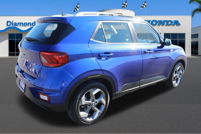 Used 2025 Hyundai Venue SEL image 7