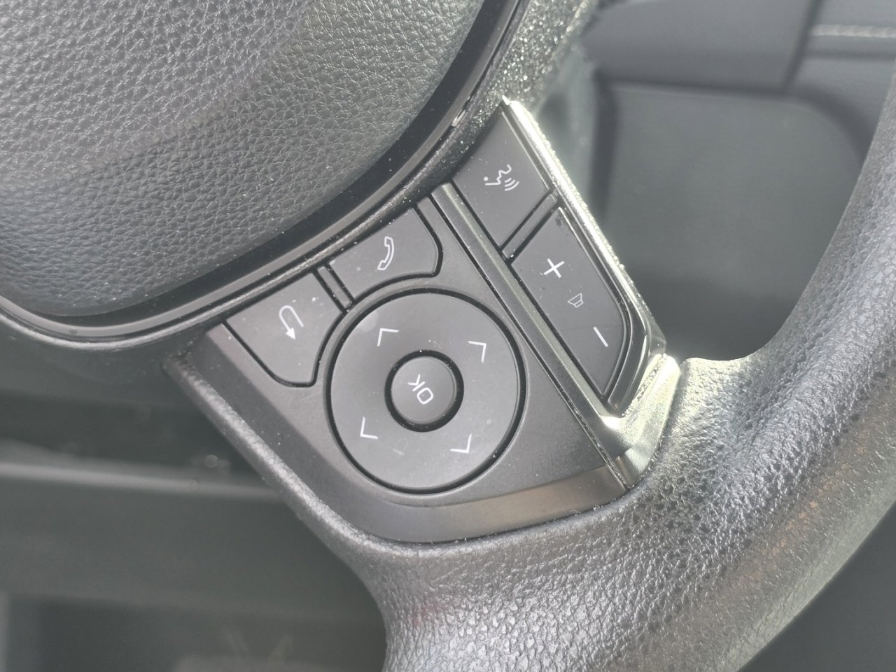 Used 2023 Toyota RAV4 LE image 22