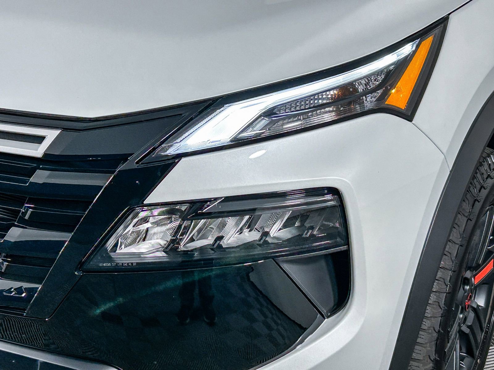 Certified 2025 Nissan Rogue SV image 4