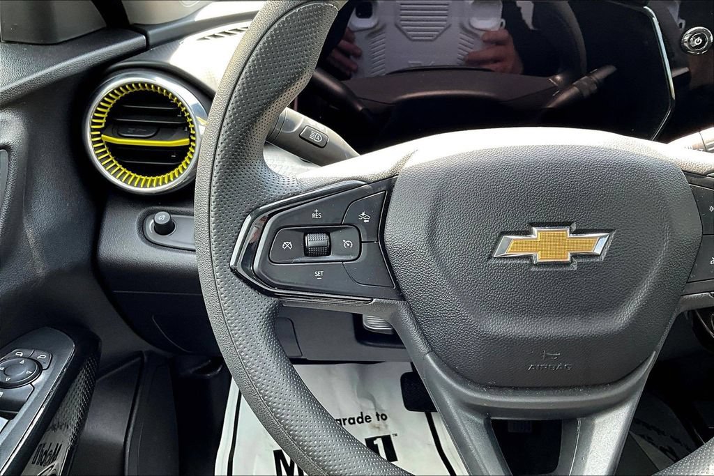 Used 2025 Chevrolet Trax LT FWD image 10