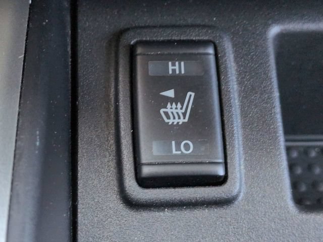 Used 2020 Nissan Titan SV w/ SV Convenience Package RWD image 23