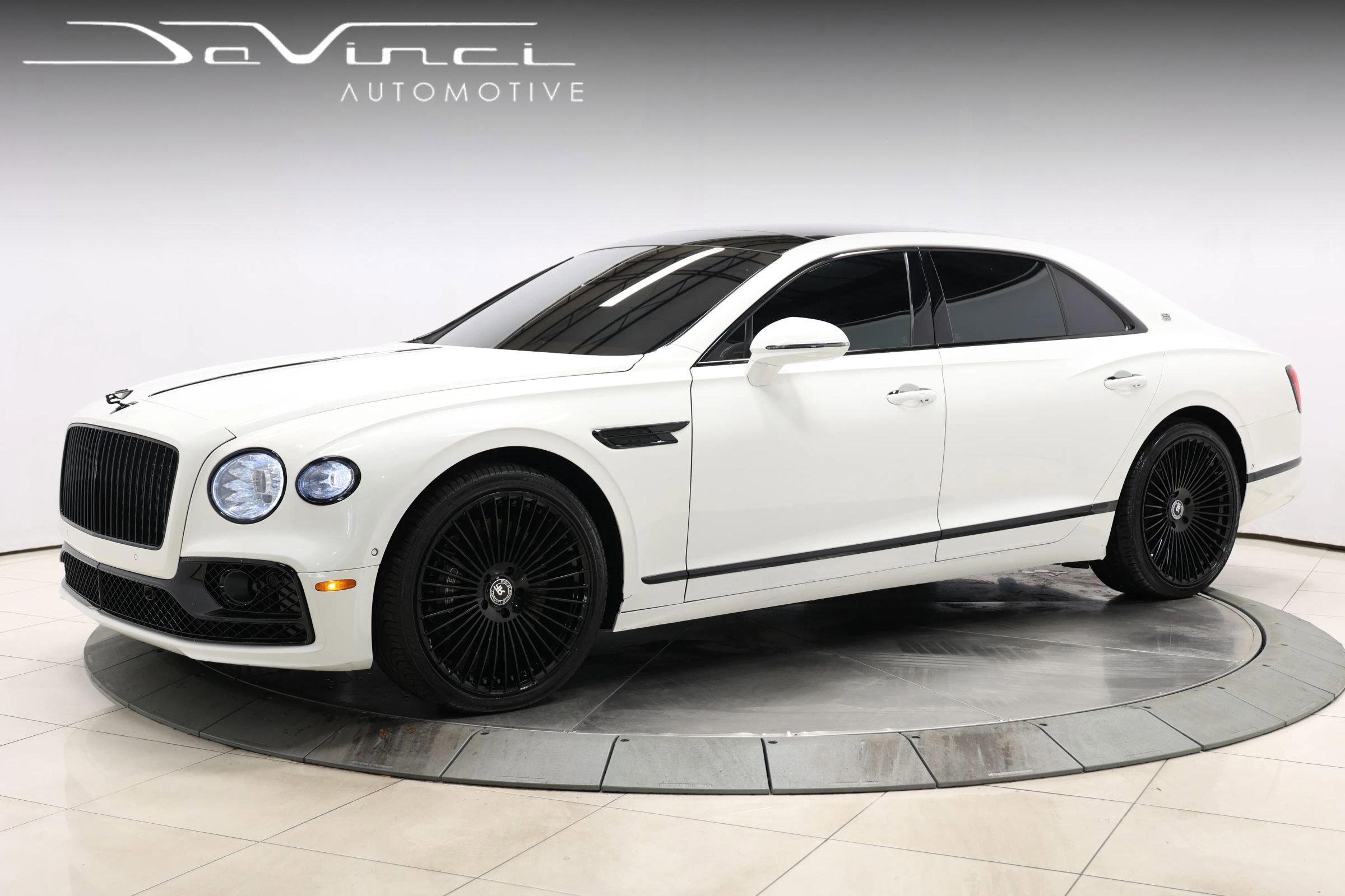 Used 2020 Bentley Flying Spur W12 image 1
