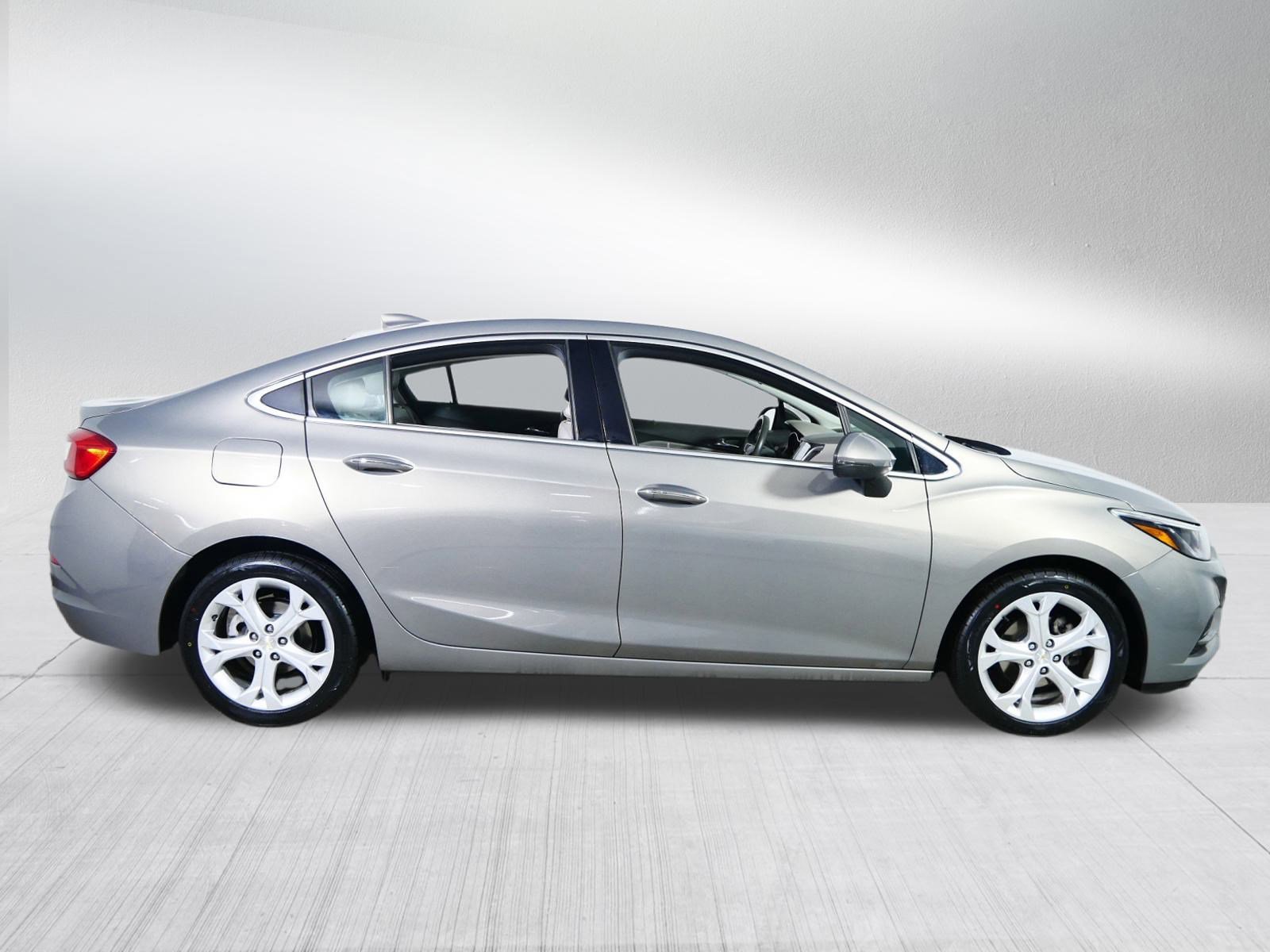 Used 2018 Chevrolet Cruze Premier image 8