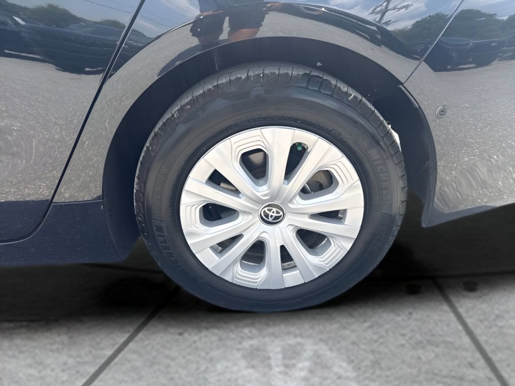 Used 2021 Toyota Prius LE FWD image 16