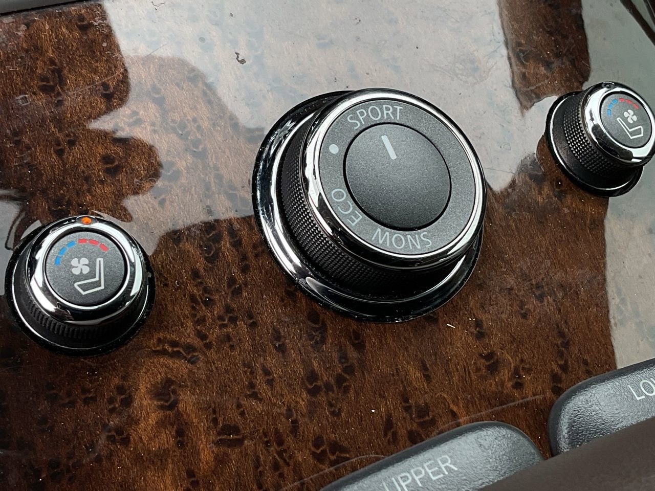 Used 2017 INFINITI QX60 FWD w/ Deluxe Technology Package image 50