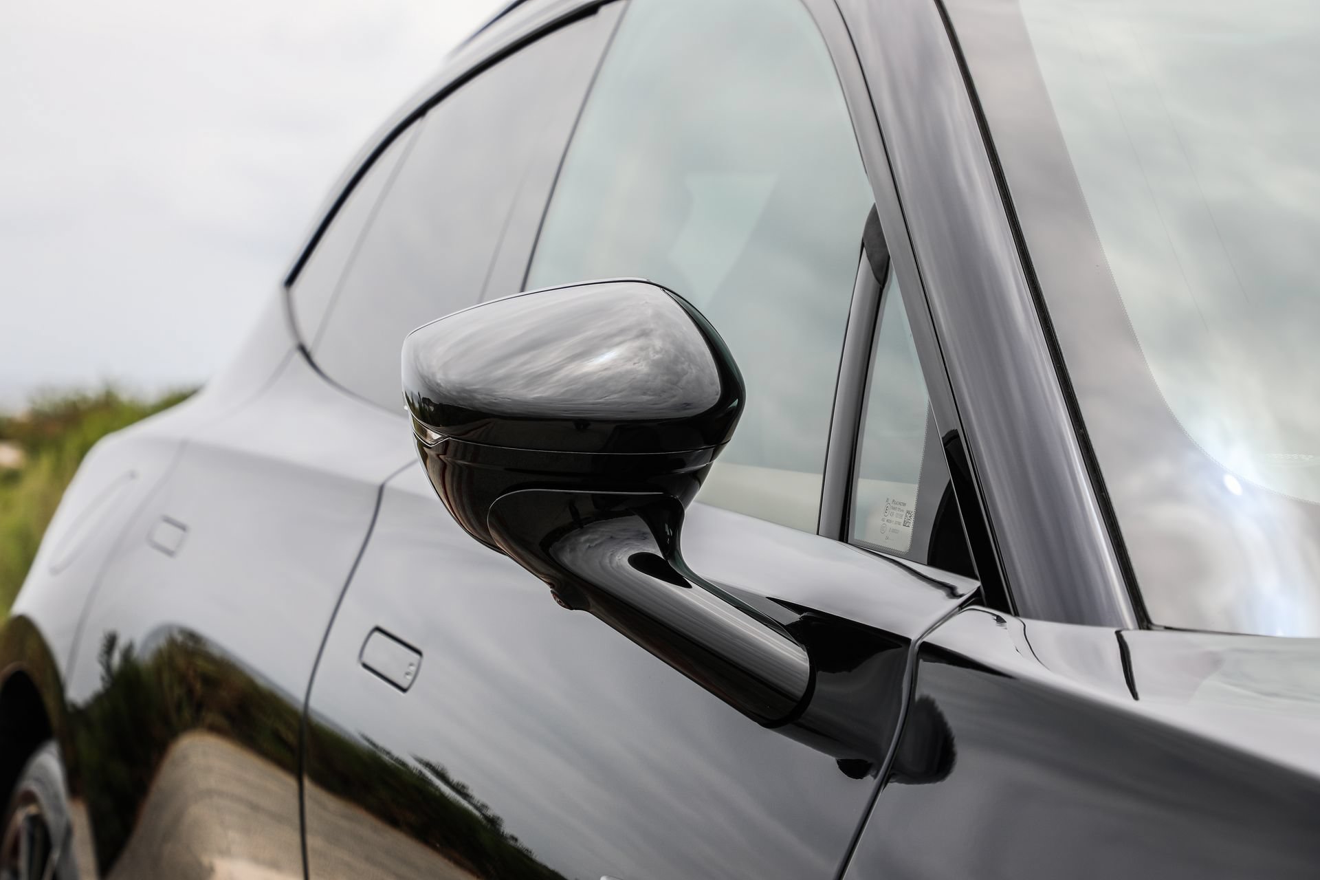 Used 2022 Aston Martin DBX AWD/4WD image 56