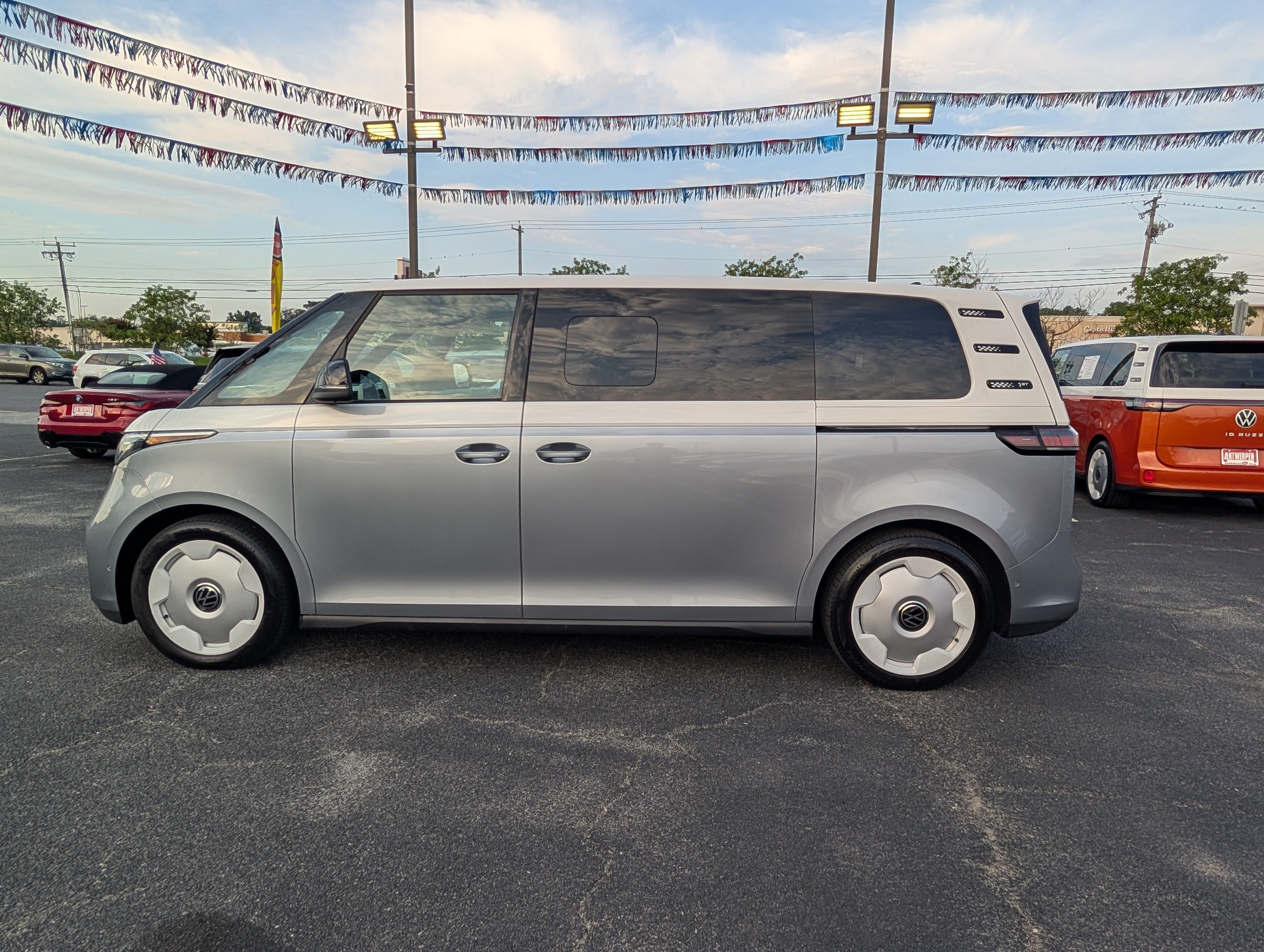 Used 2025 Volkswagen ID. Buzz 1st Edition AWD/4WD image 6