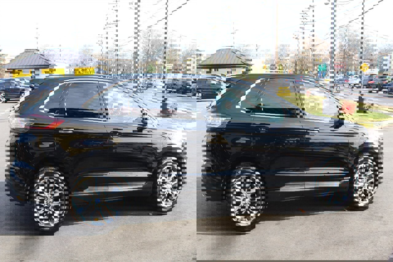 Used 2017 Ford Edge Titanium w/ Equipment Group 301A AWD/4WD image 23