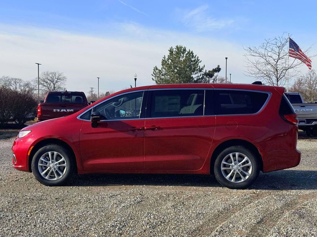 New 2026 Chrysler Pacifica Select AWD/4WD image 7