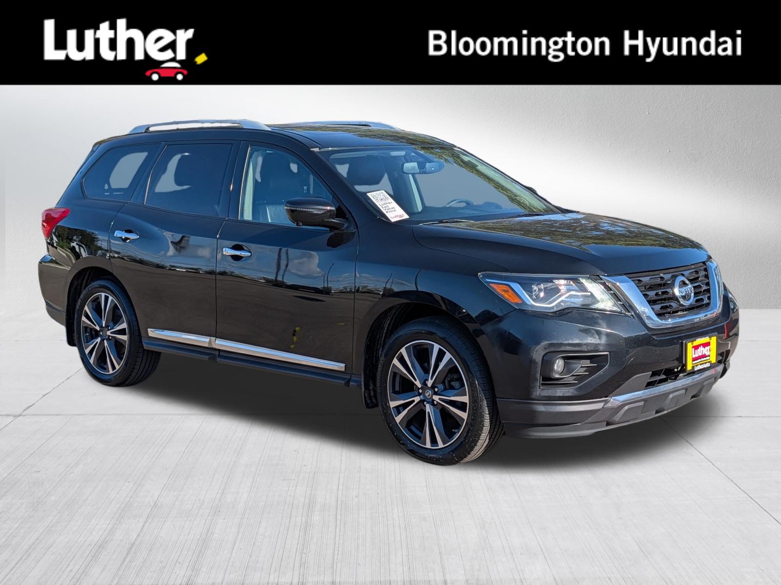 Used 2017 Nissan Pathfinder Platinum AWD/4WD image 1