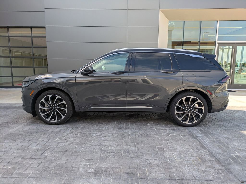 Certified 2024 Lincoln Nautilus Black Label AWD/4WD image 4