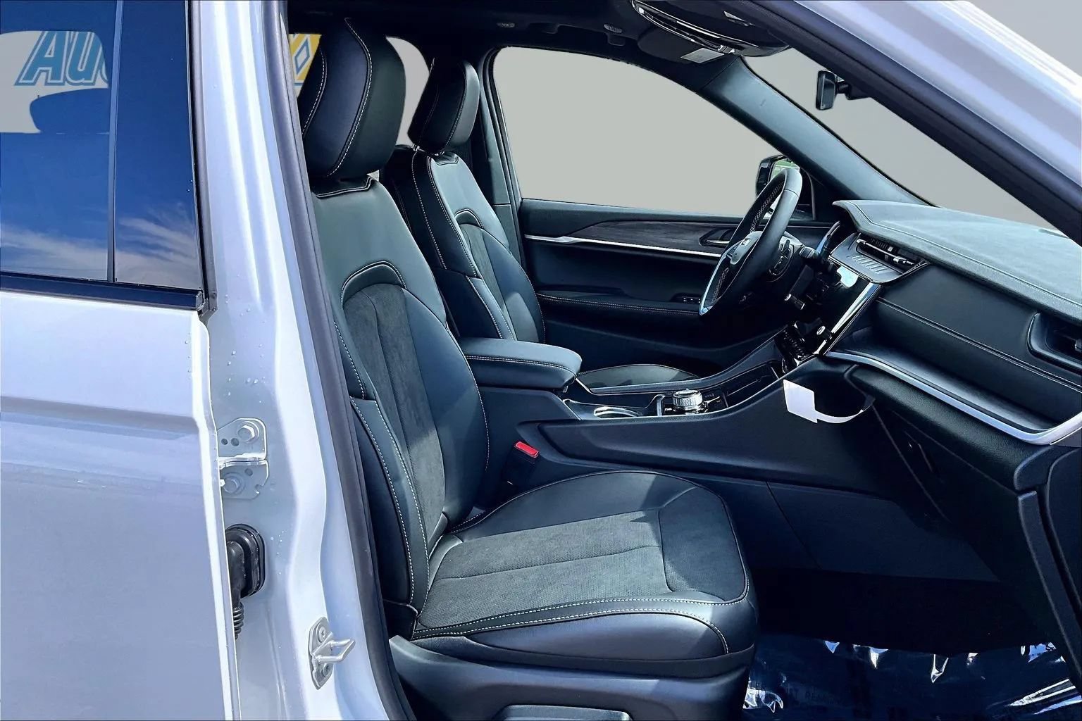 New 2026 Jeep Grand Cherokee Altitude AWD/4WD image 10