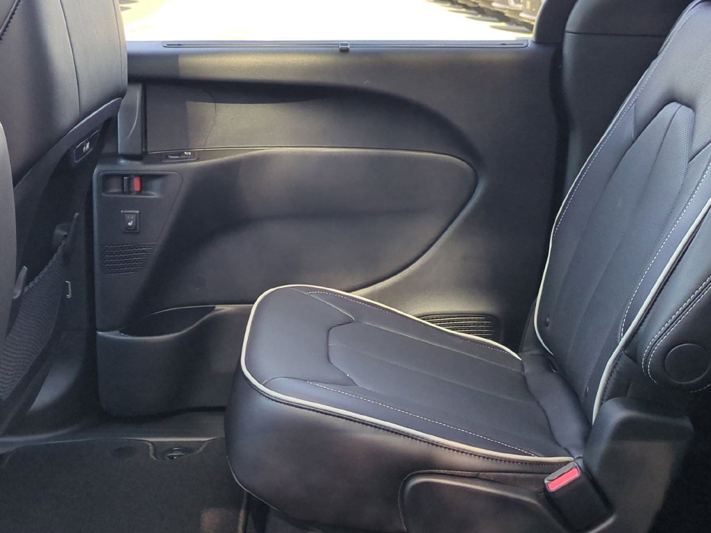 New 2027 Chrysler Pacifica Limited FWD image 28