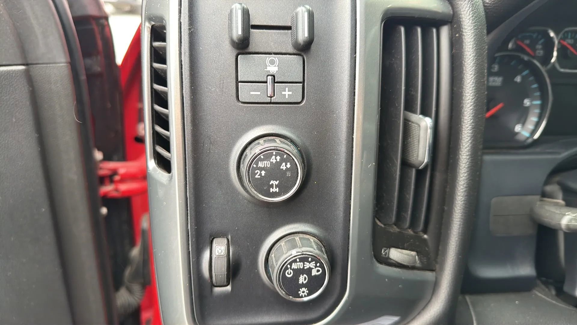 Used 2015 Chevrolet Silverado 1500 LT w/ Rally 2 Edition image 18