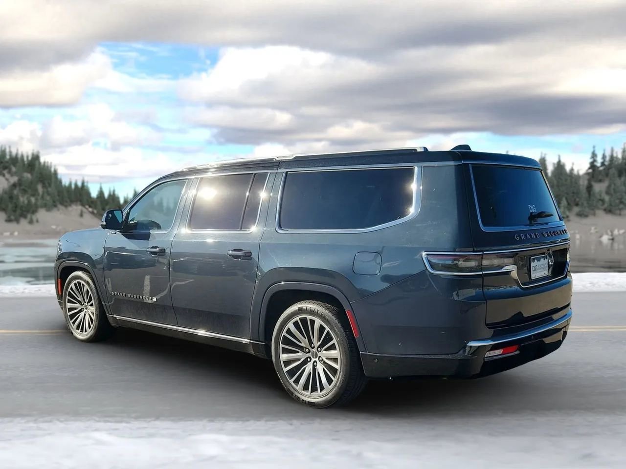 Used 2024 Jeep Grand Wagoneer L Series III image 5