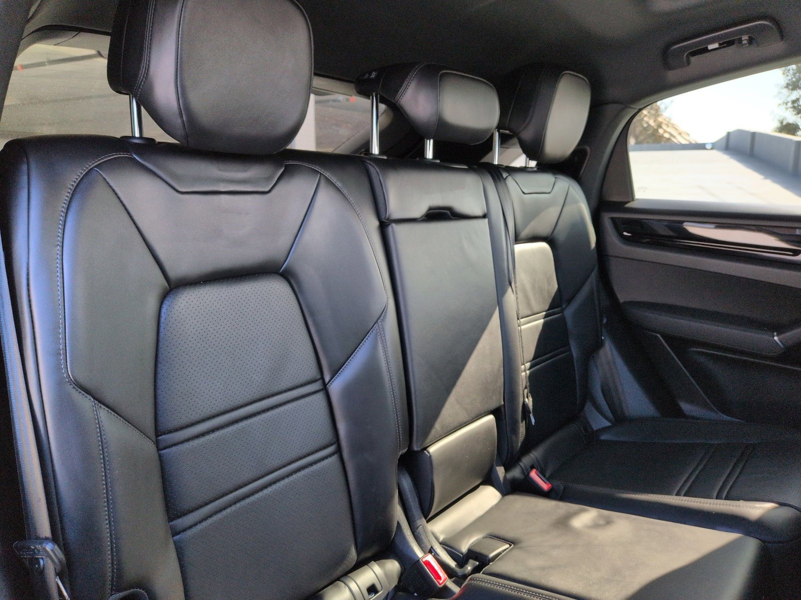 Certified 2023 Porsche Cayenne Platinum Edition w/ Premium Package image 22