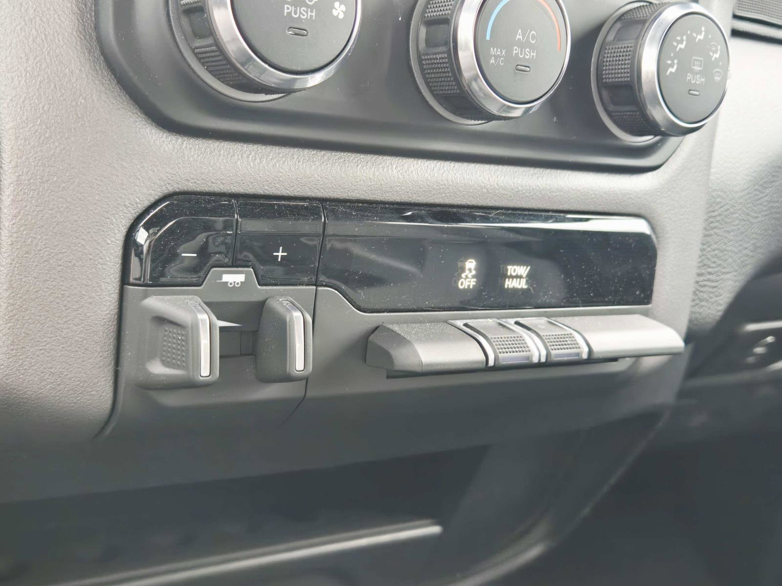 Used 2024 RAM 2500 Big Horn w/ Bed Utility Group image 30