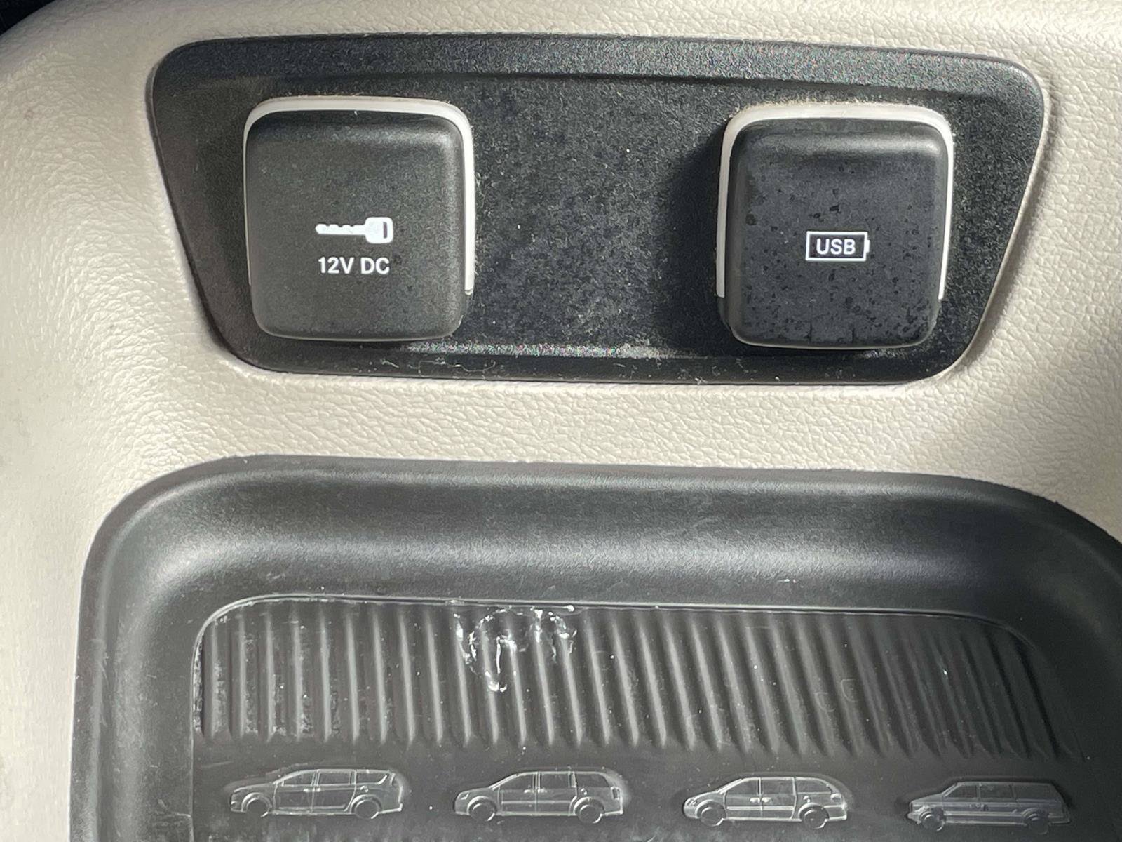Used 2018 Chrysler Pacifica Touring FWD image 29