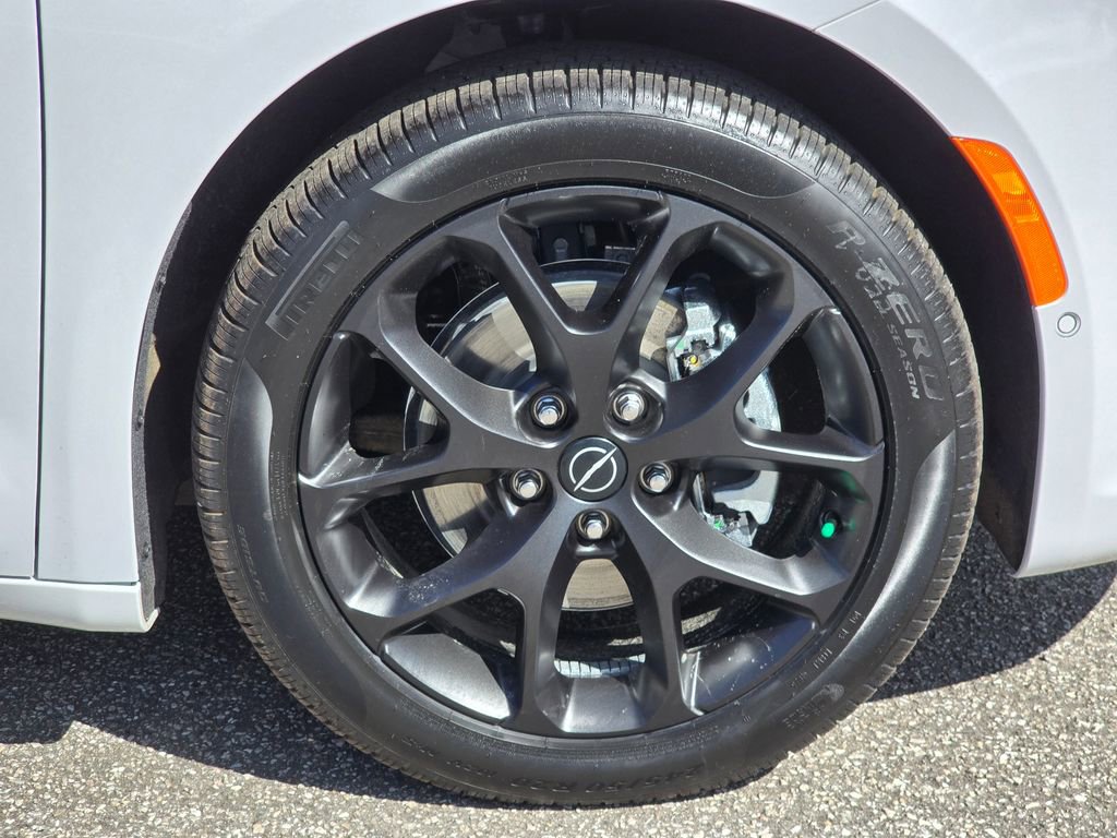 New 2026 Chrysler Pacifica Select image 14