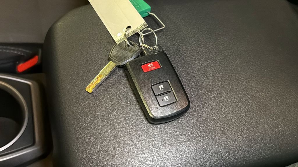 Used 2023 Toyota Tacoma TRD Off-Road image 32