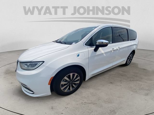 Used 2023 Chrysler Pacifica Limited FWD image 2