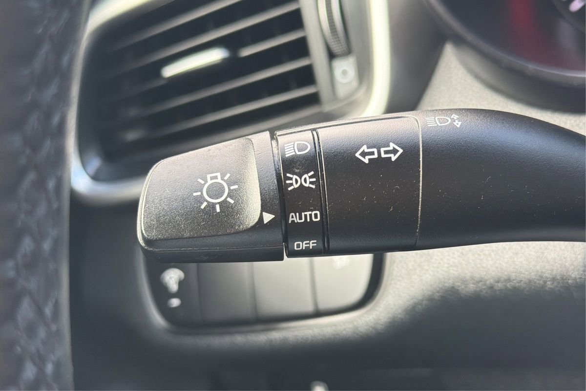 Used 2018 Kia Sorento LX image 17