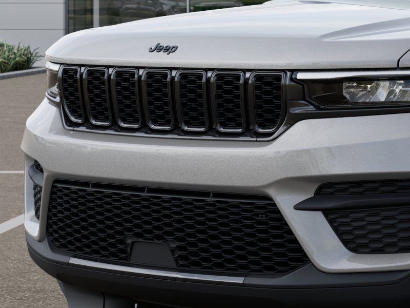 New 2025 Jeep Grand Cherokee Laredo image 11
